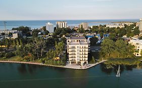 Solid Magic Apart Hotel